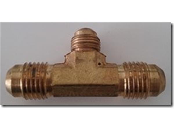 TEE CENTRAL 1/4SAE  E LATERAIS 3/8SAE SKG 42080